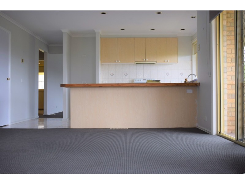 2 OFFICER COURT, Sunbury VIC 3429
