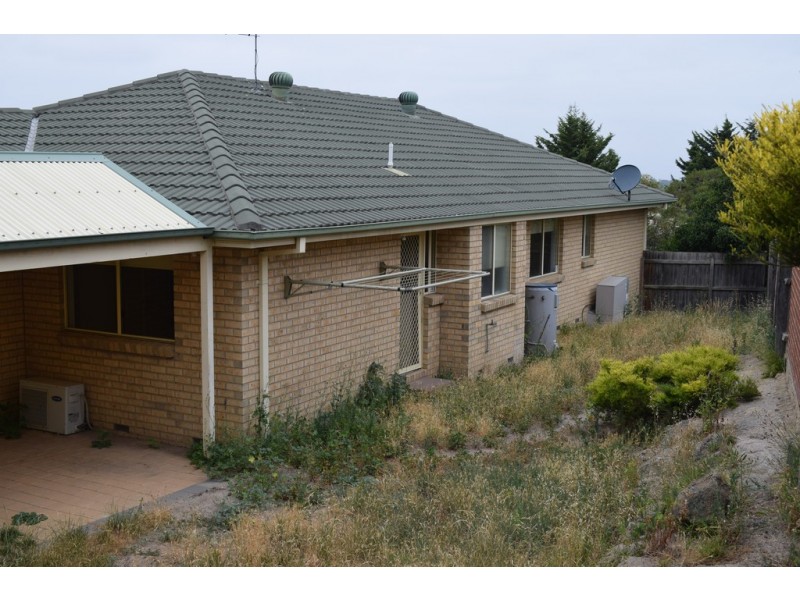 2 OFFICER COURT, Sunbury VIC 3429