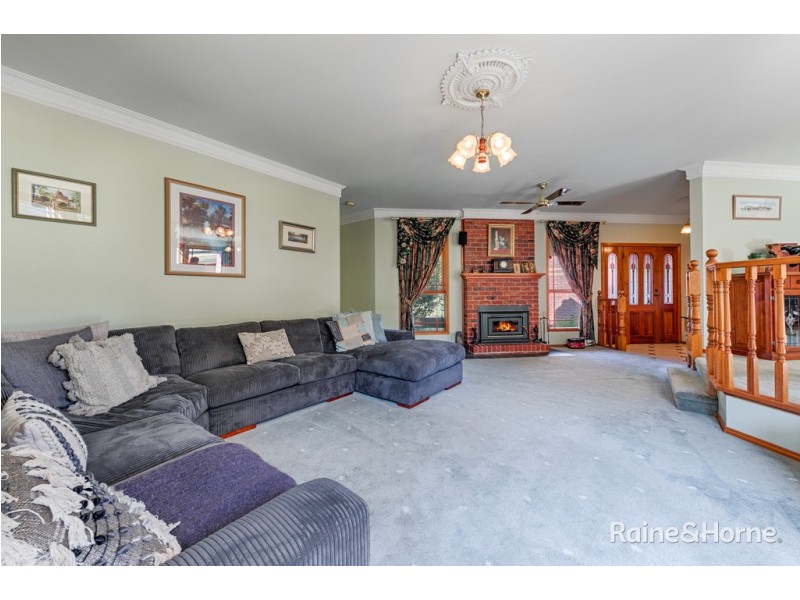 82 Yellow Gum Boulevard, Sunbury VIC 3429