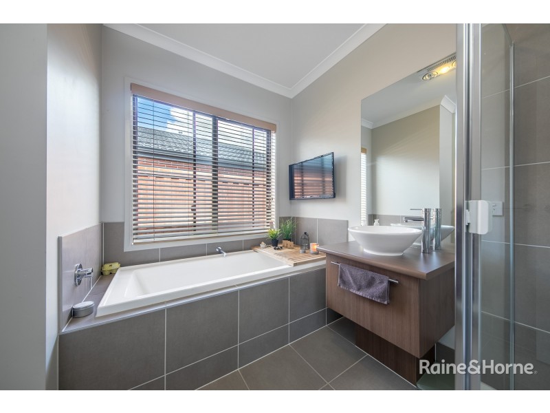 30 Holland Road, Sunbury VIC 3429