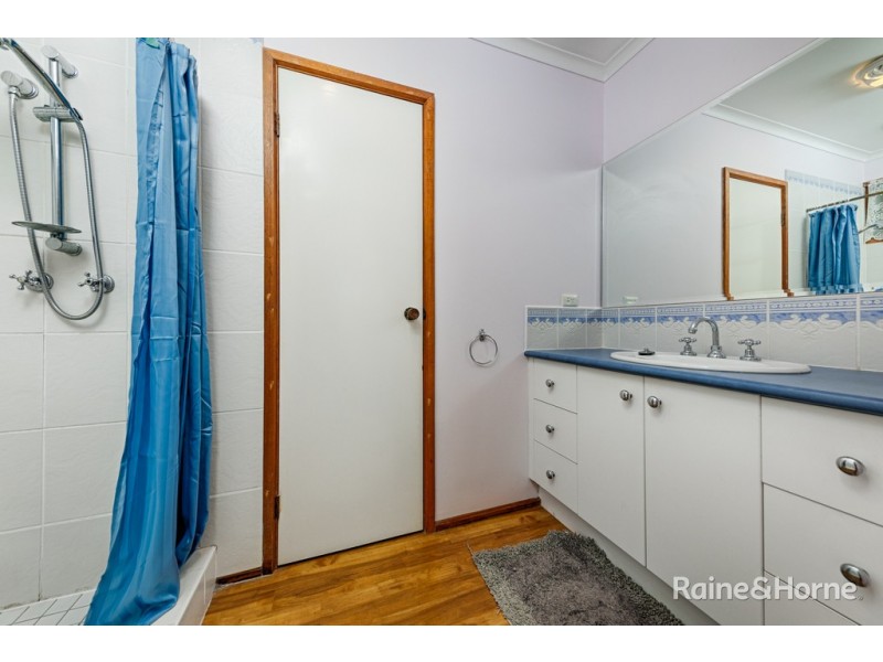 98 Anderson Road, Sunbury VIC 3429
