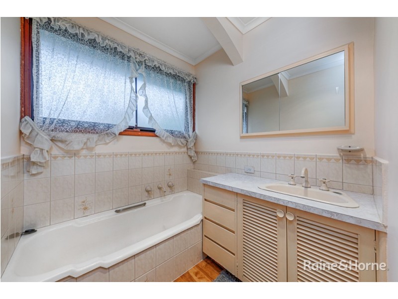 98 Anderson Road, Sunbury VIC 3429