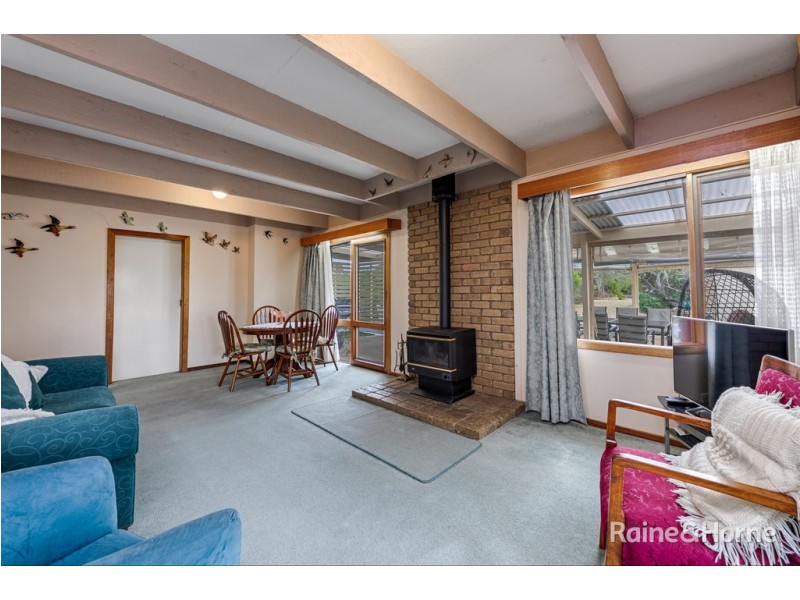 98 Anderson Road, Sunbury VIC 3429