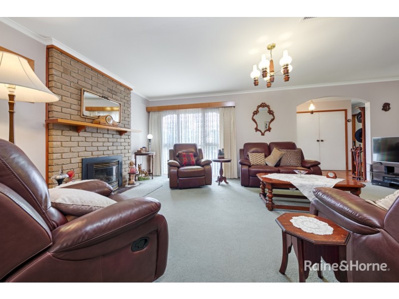 98 Anderson Road, Sunbury VIC 3429