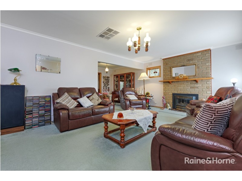 98 Anderson Road, Sunbury VIC 3429