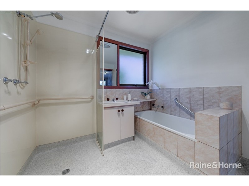 47 Dunrossil Drive, Sunbury VIC 3429
