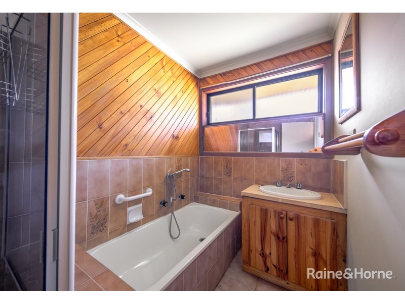 4 Dargie Court, Sunbury VIC 3429