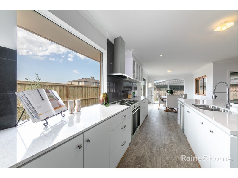 4 Lampton Way, Sunbury VIC 3429