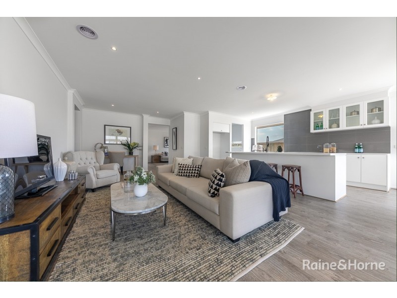 4 Lampton Way, Sunbury VIC 3429