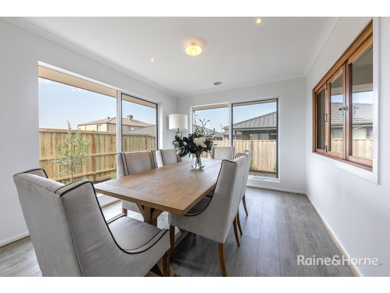 4 Lampton Way, Sunbury VIC 3429