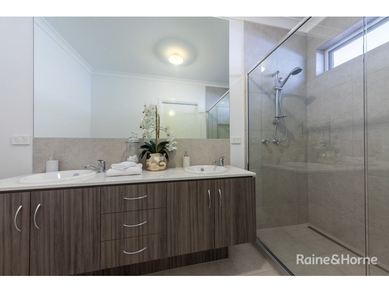 4 Lampton Way, Sunbury VIC 3429