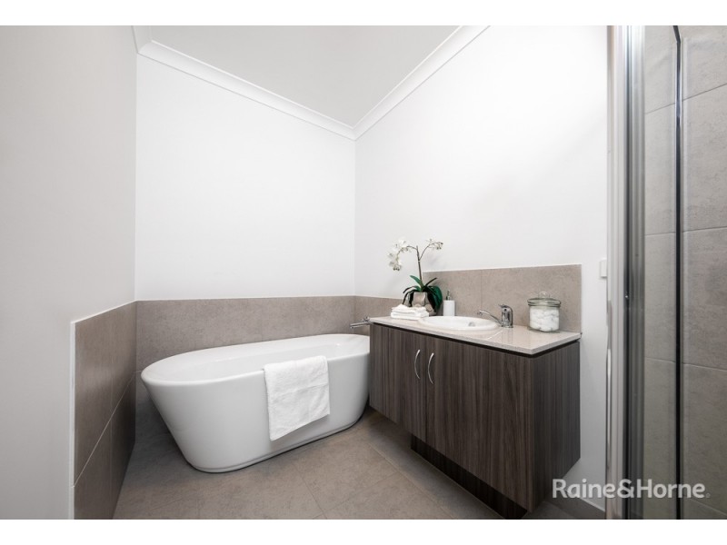 4 Lampton Way, Sunbury VIC 3429