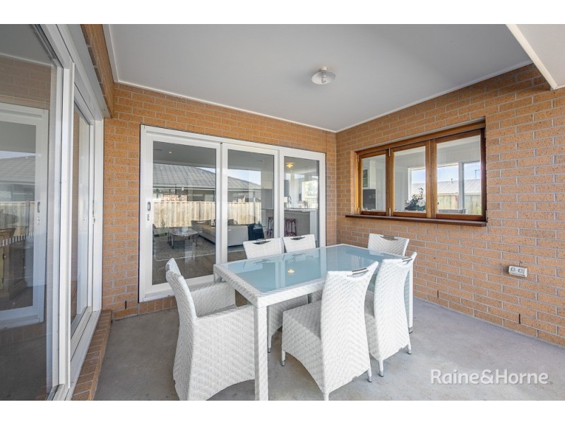 4 Lampton Way, Sunbury VIC 3429