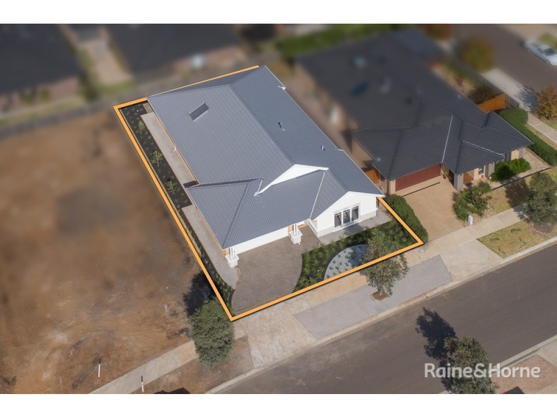 4 Lampton Way, Sunbury VIC 3429