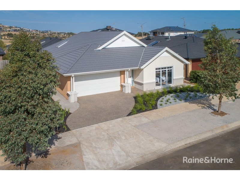 4 Lampton Way, Sunbury VIC 3429