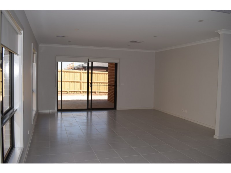 33 Splendour Circuit, Diggers Rest VIC 3427