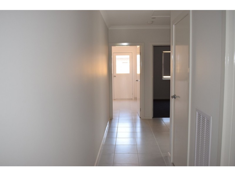 33 Splendour Circuit, Diggers Rest VIC 3427
