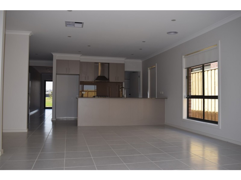 33 Splendour Circuit, Diggers Rest VIC 3427