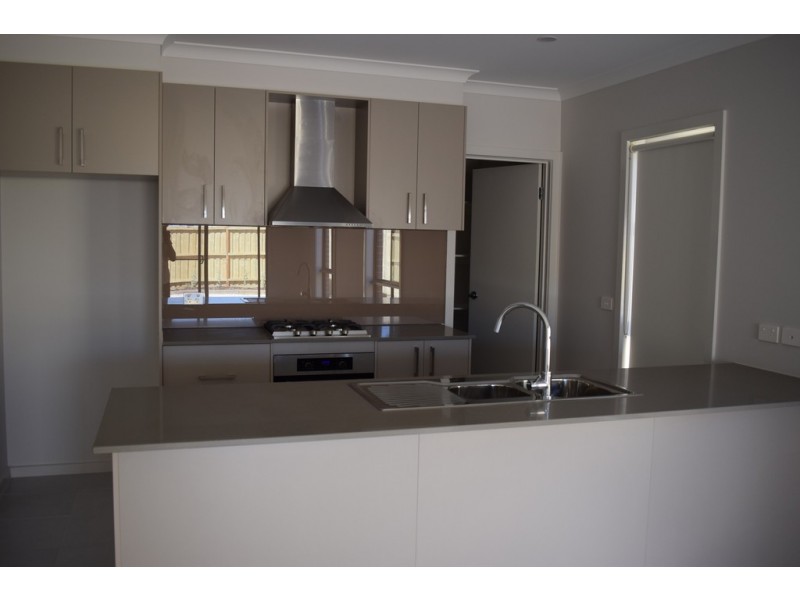33 Splendour Circuit, Diggers Rest VIC 3427