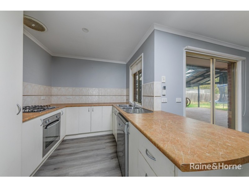 2 Daly Close, Sunbury VIC 3429