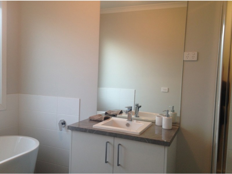 41 Healy Avenue, Sunbury VIC 3429