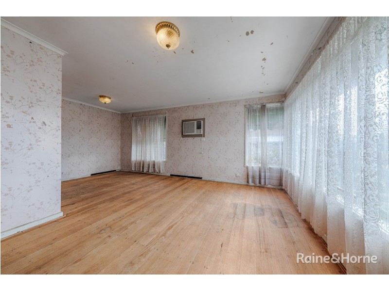 2 Eyre Street, Sunbury VIC 3429