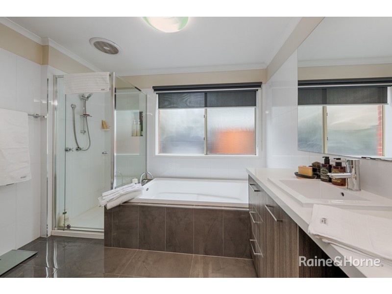 115 Yellow Gum Boulevard, Sunbury VIC 3429