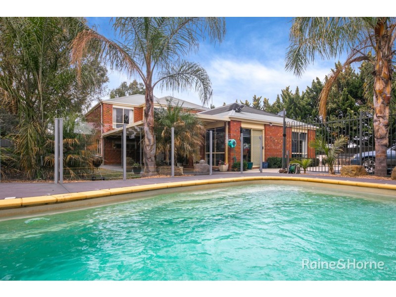 115 Yellow Gum Boulevard, Sunbury VIC 3429