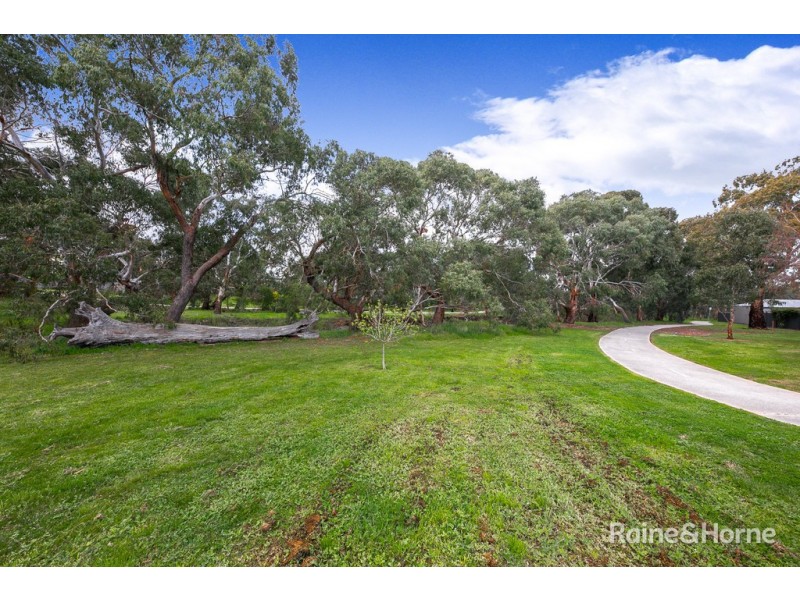 12 Brett Court, Sunbury VIC 3429