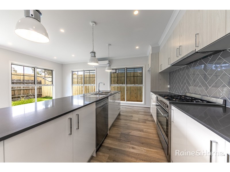 2/48 Mitchells Lane, Sunbury VIC 3429