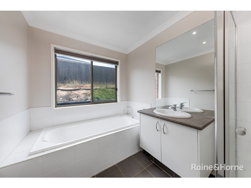21 LONGMIRE COURT, Sunbury VIC 3429