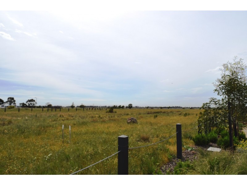 22 Pavillion Circuit, Sunbury VIC 3429