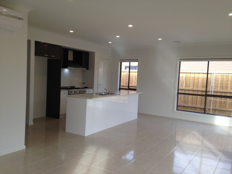 32 FESTIVAL STREET, Diggers Rest VIC 3427