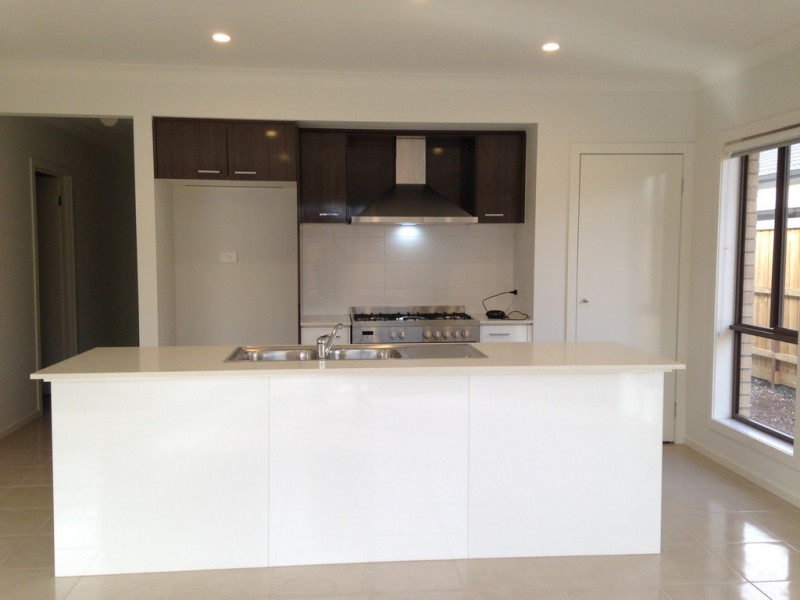 32 FESTIVAL STREET, Diggers Rest VIC 3427