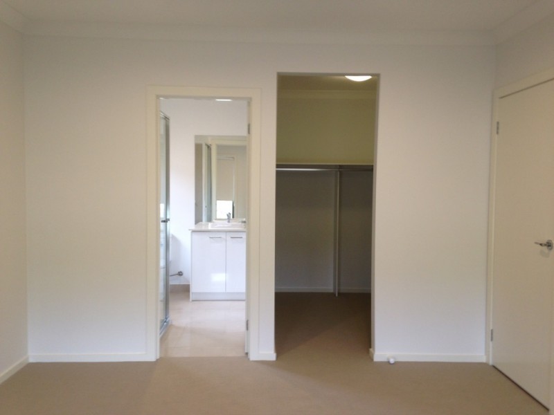 32 FESTIVAL STREET, Diggers Rest VIC 3427