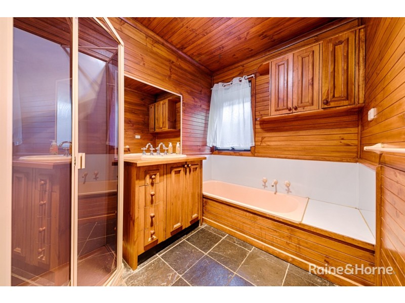 31 Felton Avenue, Sunbury VIC 3429