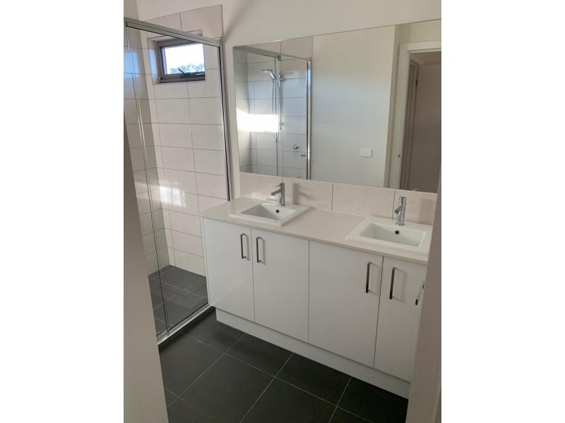 16 Landscape Place, Sunbury VIC 3429