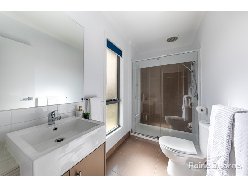 1/23 Outlook Way, Sunbury VIC 3429