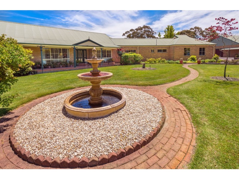5 McConnell Road, Gisborne VIC 3437