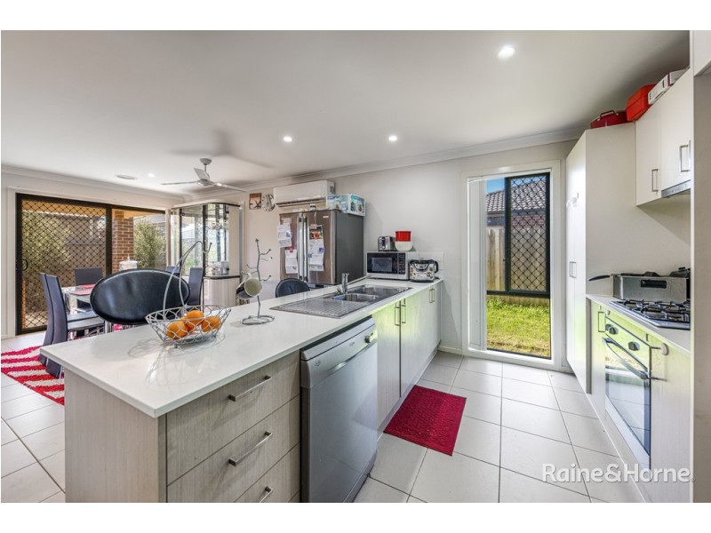 10 GOSSE CRESCENT, Brookfield VIC 3338