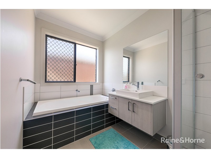 10 GOSSE CRESCENT, Brookfield VIC 3338