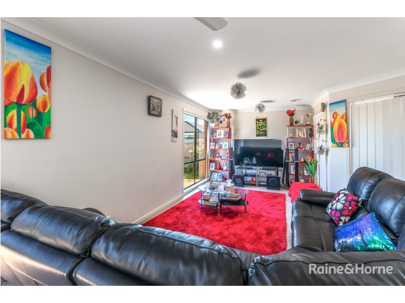 10 GOSSE CRESCENT, Brookfield VIC 3338