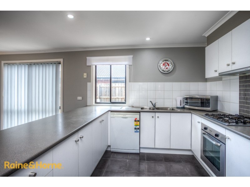 12 Massie Circuit, Sunbury VIC 3429