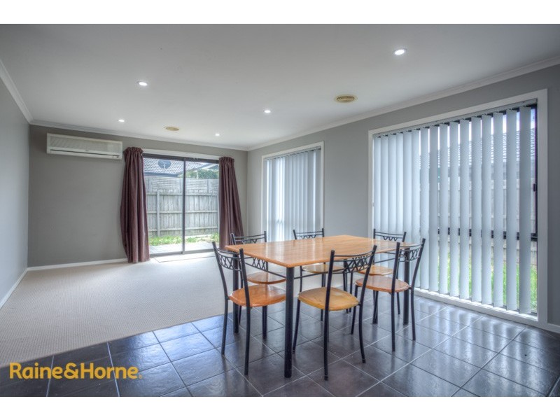 12 Massie Circuit, Sunbury VIC 3429