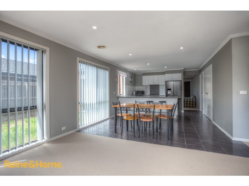 12 Massie Circuit, Sunbury VIC 3429