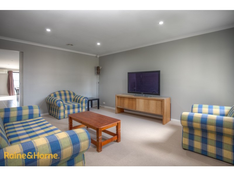 12 Massie Circuit, Sunbury VIC 3429
