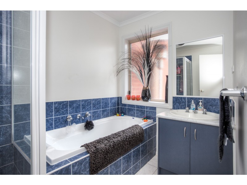 2 Giffen Place, Sunbury VIC 3429