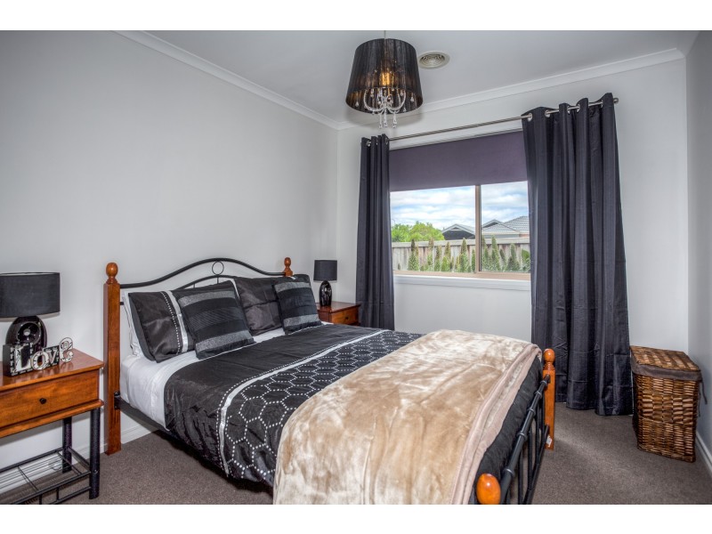 2 Giffen Place, Sunbury VIC 3429