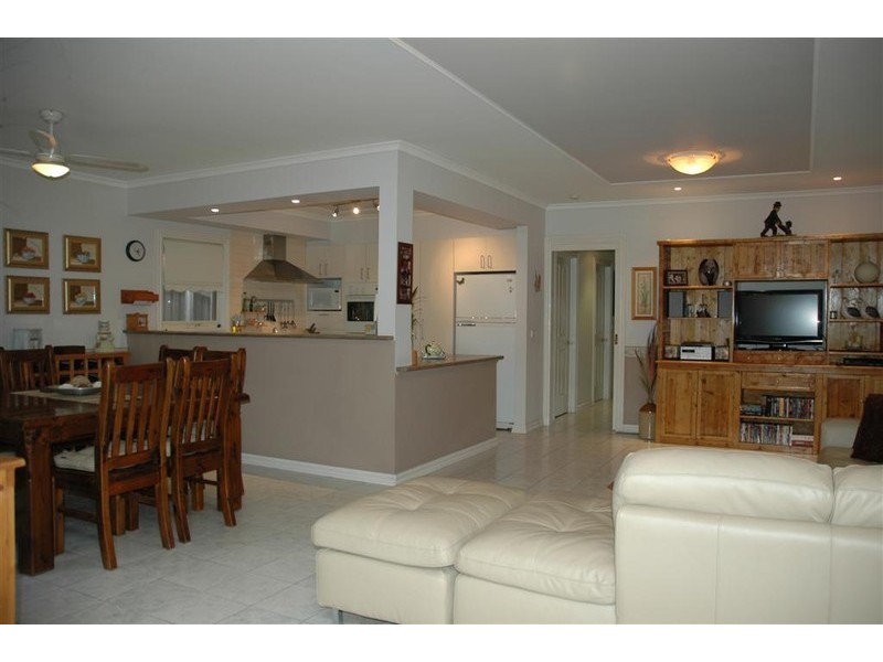 38 Balmoral Circuit, Sunbury VIC 3429