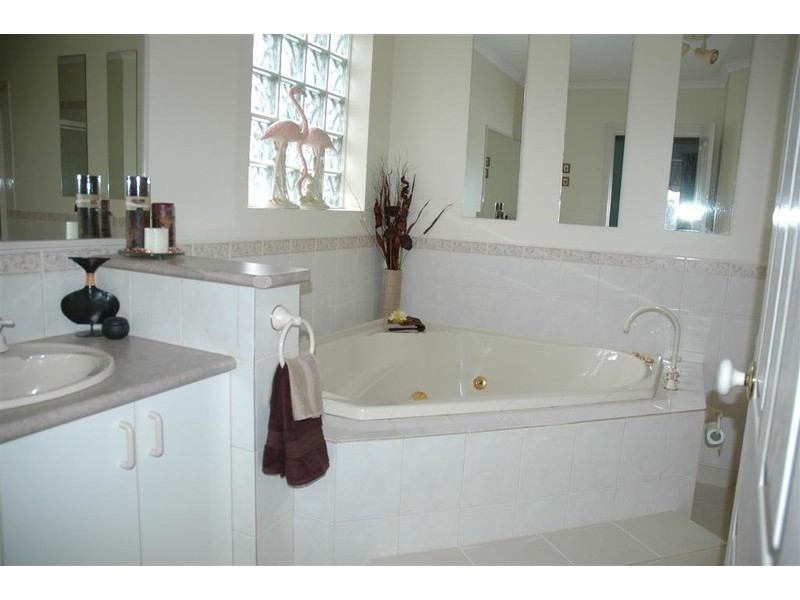 38 Balmoral Circuit, Sunbury VIC 3429